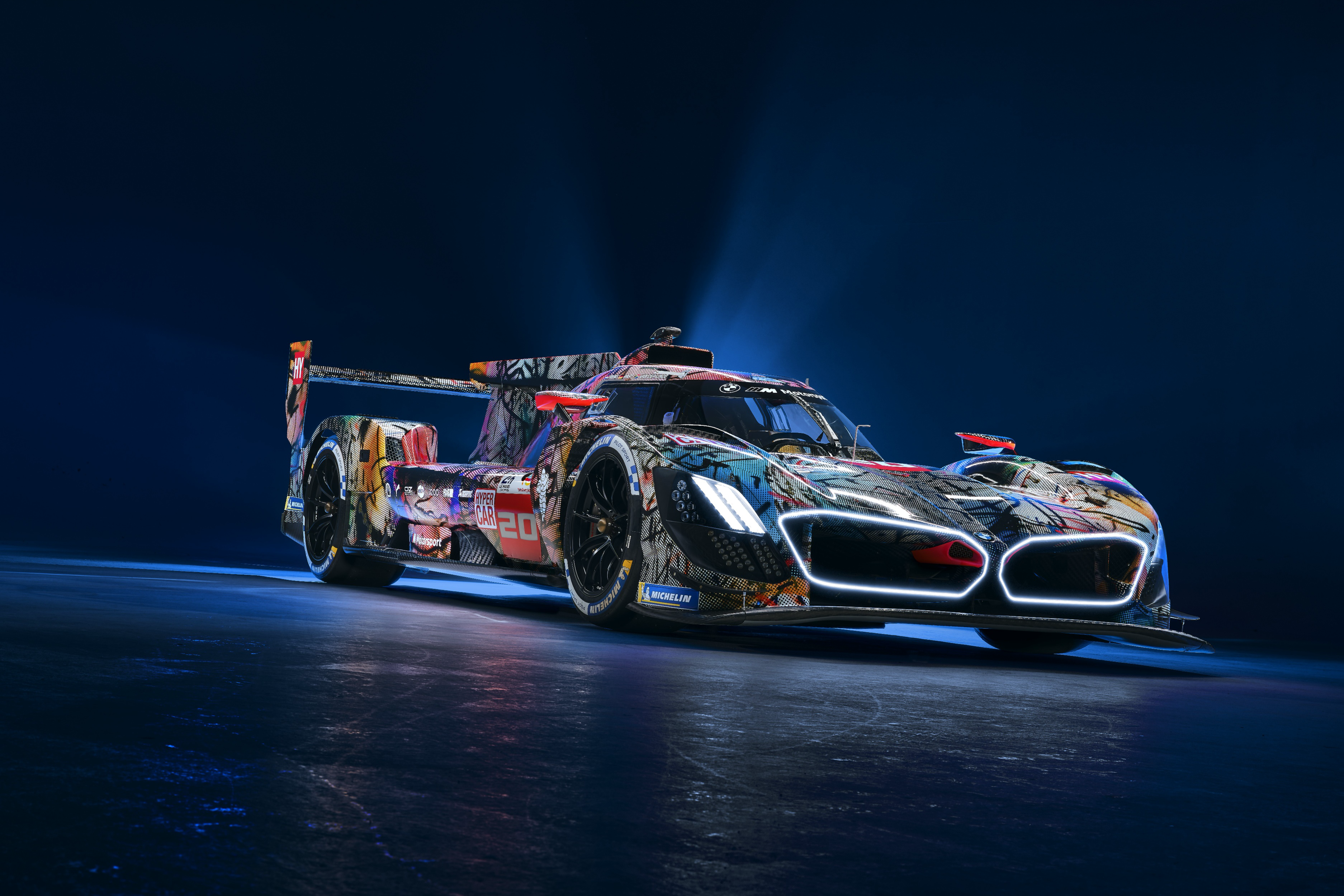  The 20th BMW art car ushered in the global debut in Paris
