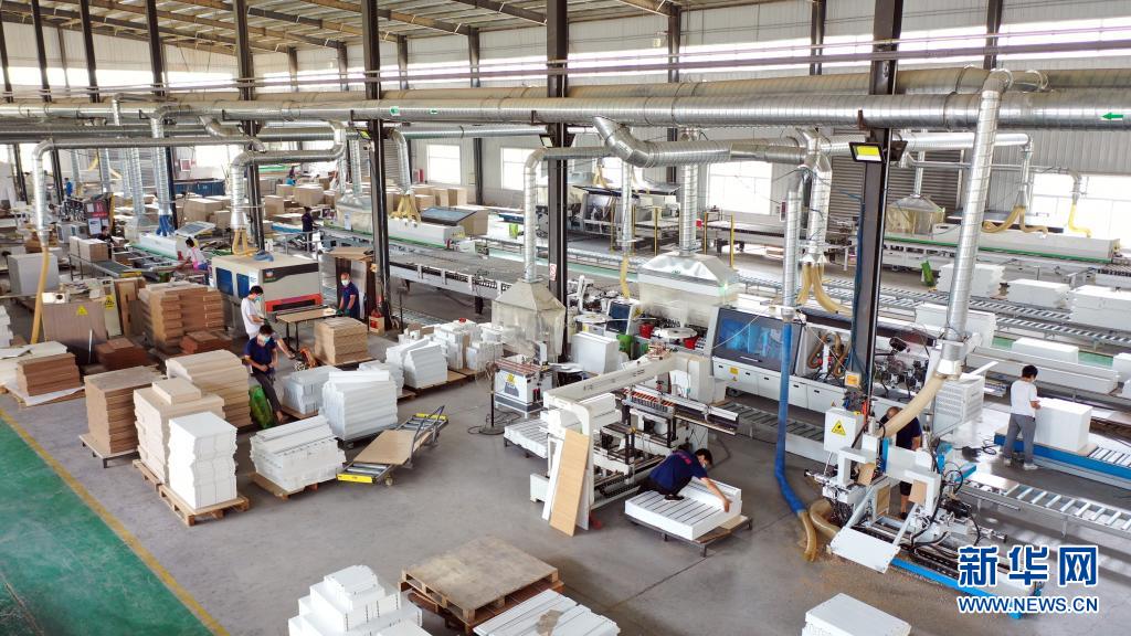 河北南宫：承接京津产业转移打造家具产业集群(图2)