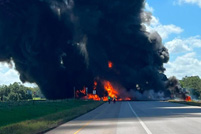 美国得克萨斯州一辆油罐车发生爆炸 2人重伤