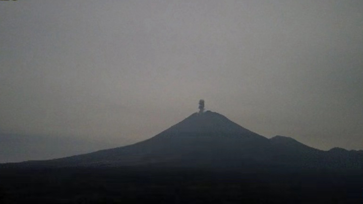印尼塞梅鲁火山发生两次喷发