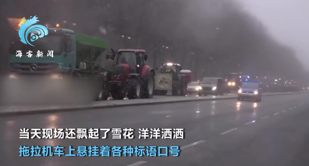 万金体育下载app德国农民暴发抗议 数十辆拖拉机雪中涌入柏林街道(图1)