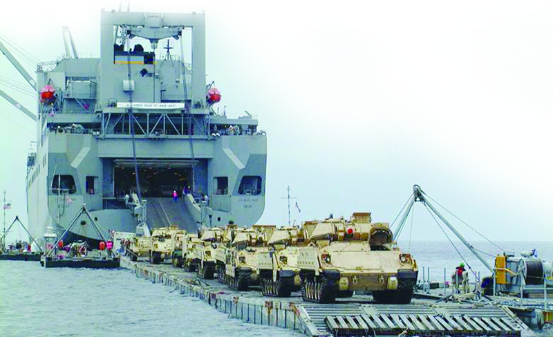 4艘军用货船受到封堵！撞桥事项显示美军全球安放弱点