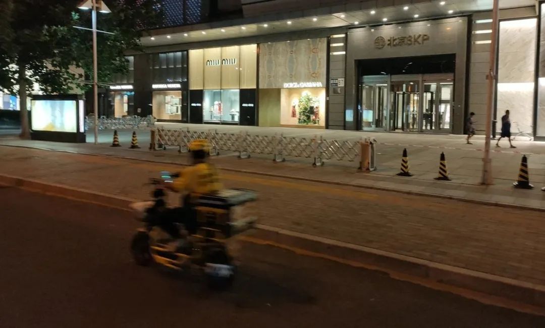 穿外卖员工作服不让进？北京SKP商场回应了(图4)