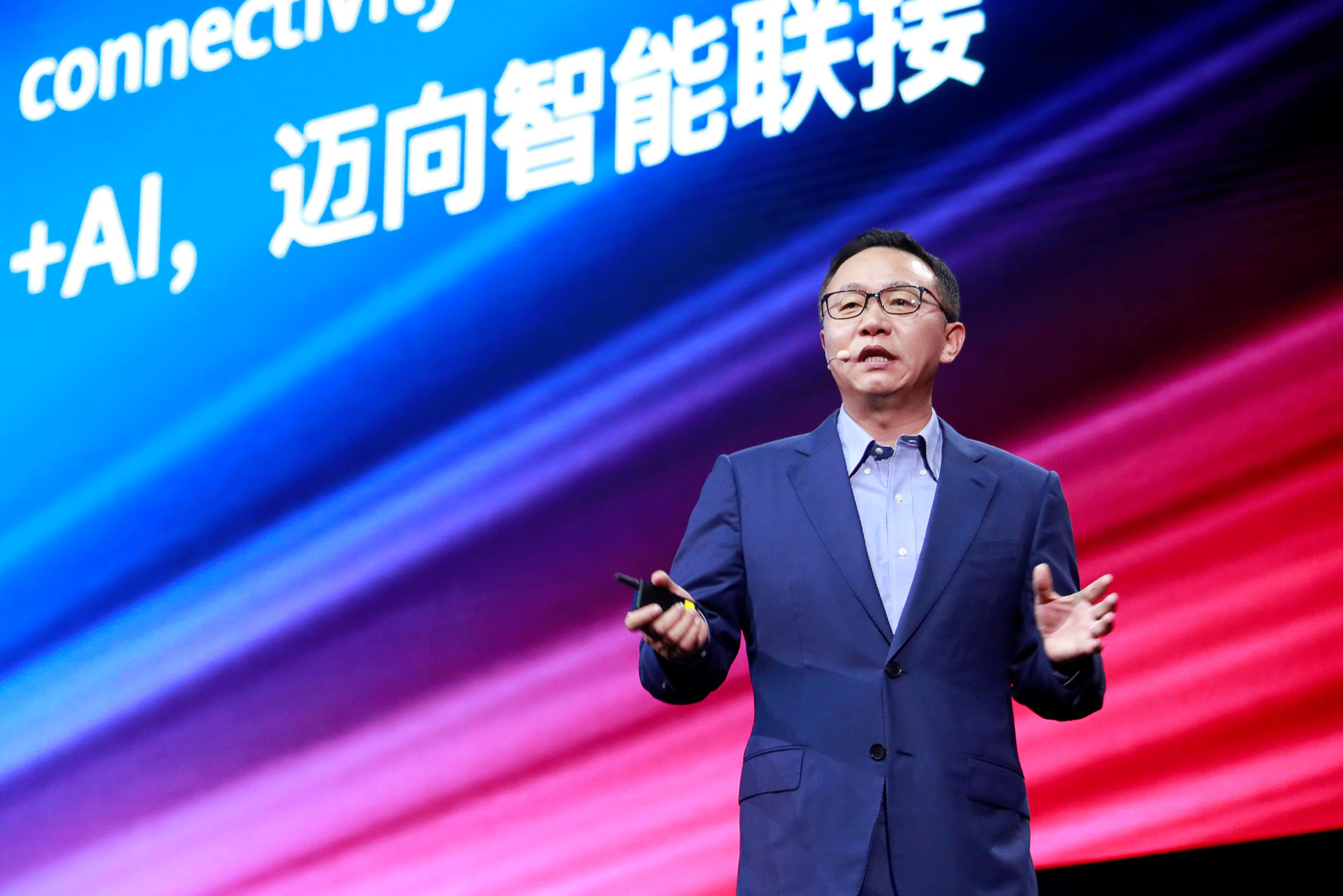 华为打造全场景智能联接解决方案共建行业智能体(图1)