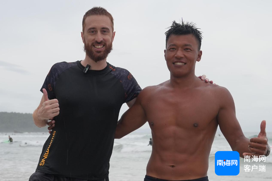 外国网红看海南 阴天下雨？不耽误意大利帅哥在日月湾浪尖上“起舞”(图4)