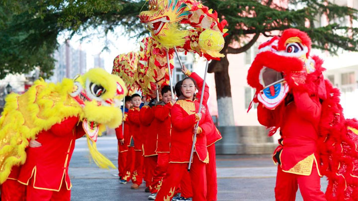 多彩校园活动迎新年