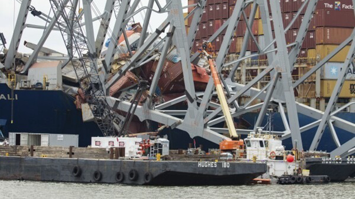 为移出撞桥货轮 美国巴尔的摩倒塌大桥残骸将被爆破