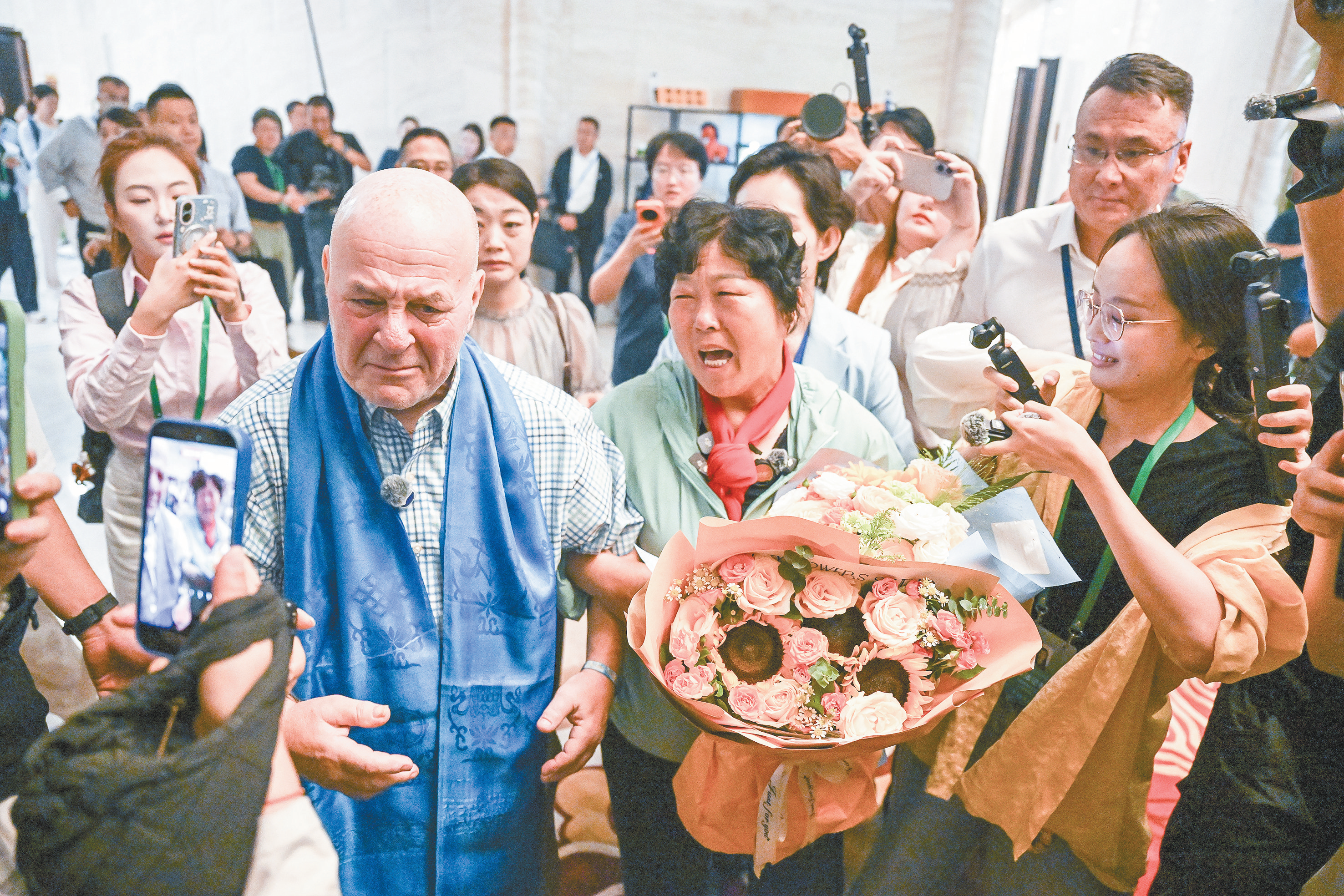 0美元善款长出5万棵树，美国教师26年后重返毛乌素见证绿色奇迹
