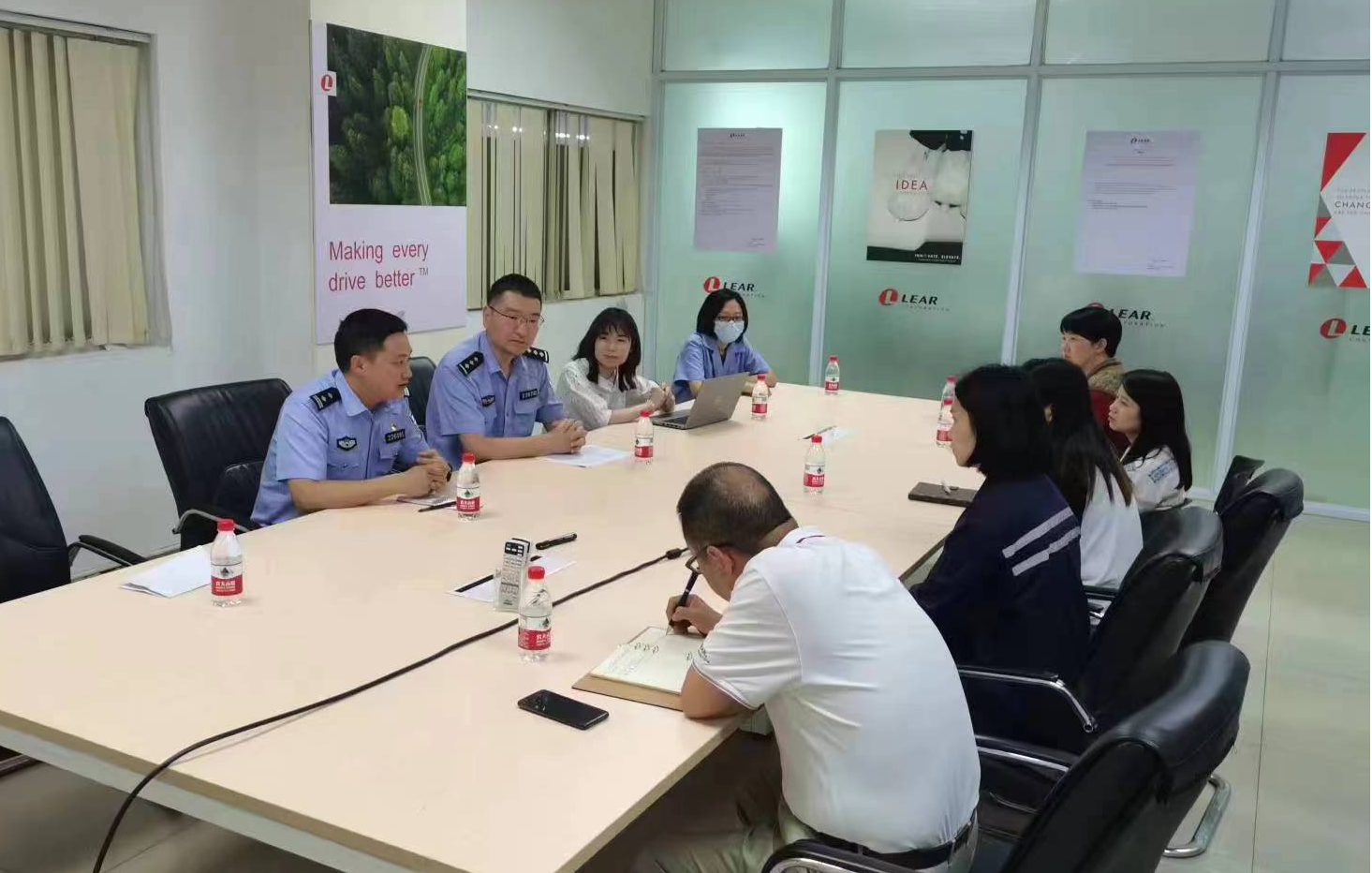 重庆两江公安组建惠民强企服务队 为企业发展保驾护航