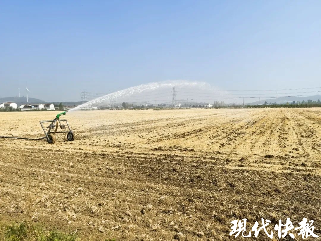  All parts of northern Jiangsu try their best to fight drought and "quench thirst"