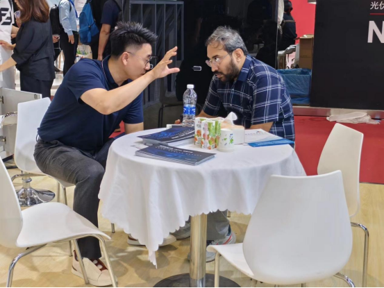 直击SNEC2024光伏展金茂绿建真抗冰雹轻质组件及真彩光伏幕墙产品火爆出圈(图6)