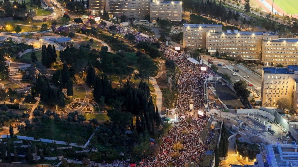 抗议进入第二天！外媒：数万人正在耶道撒冷集会，央浼内塔尼亚胡下台