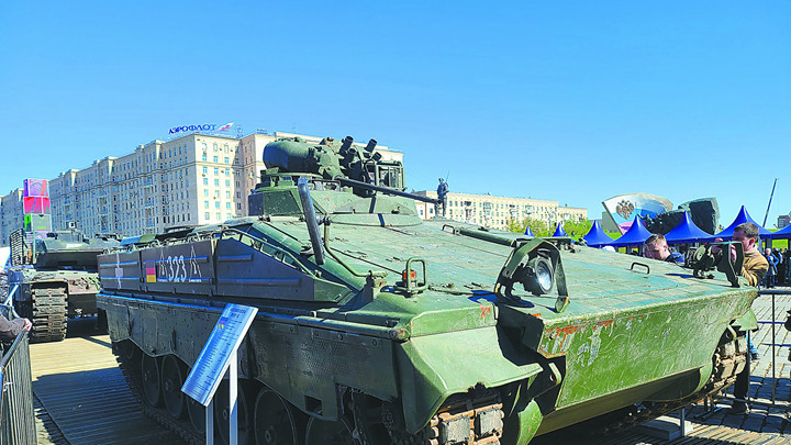 环球时报记者探访俄胜利公园缴获武器展