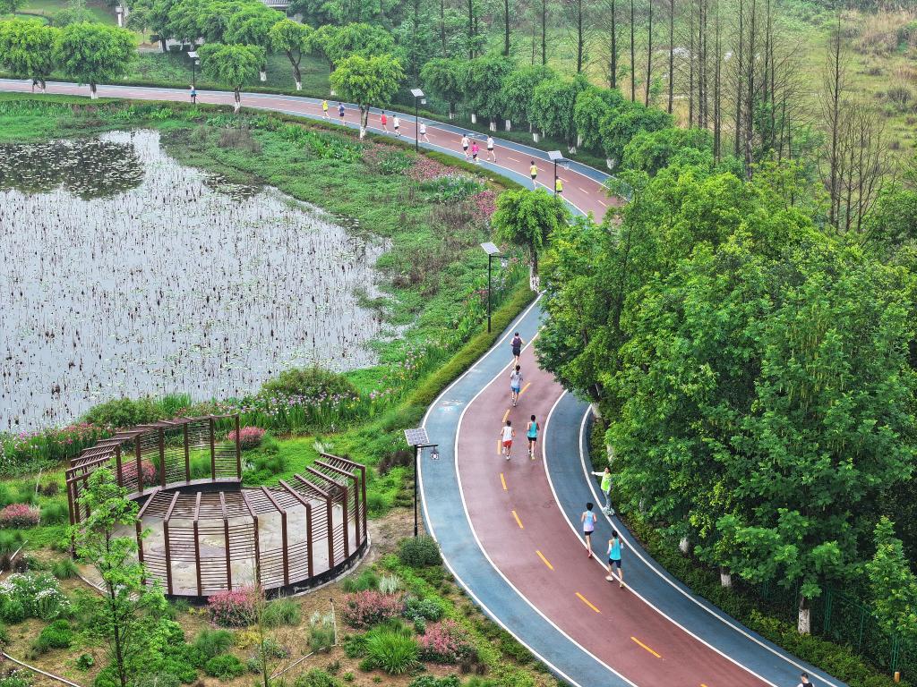 2024重庆大足龙水湖马拉松开赛 赛道覆盖13公里环湖步道