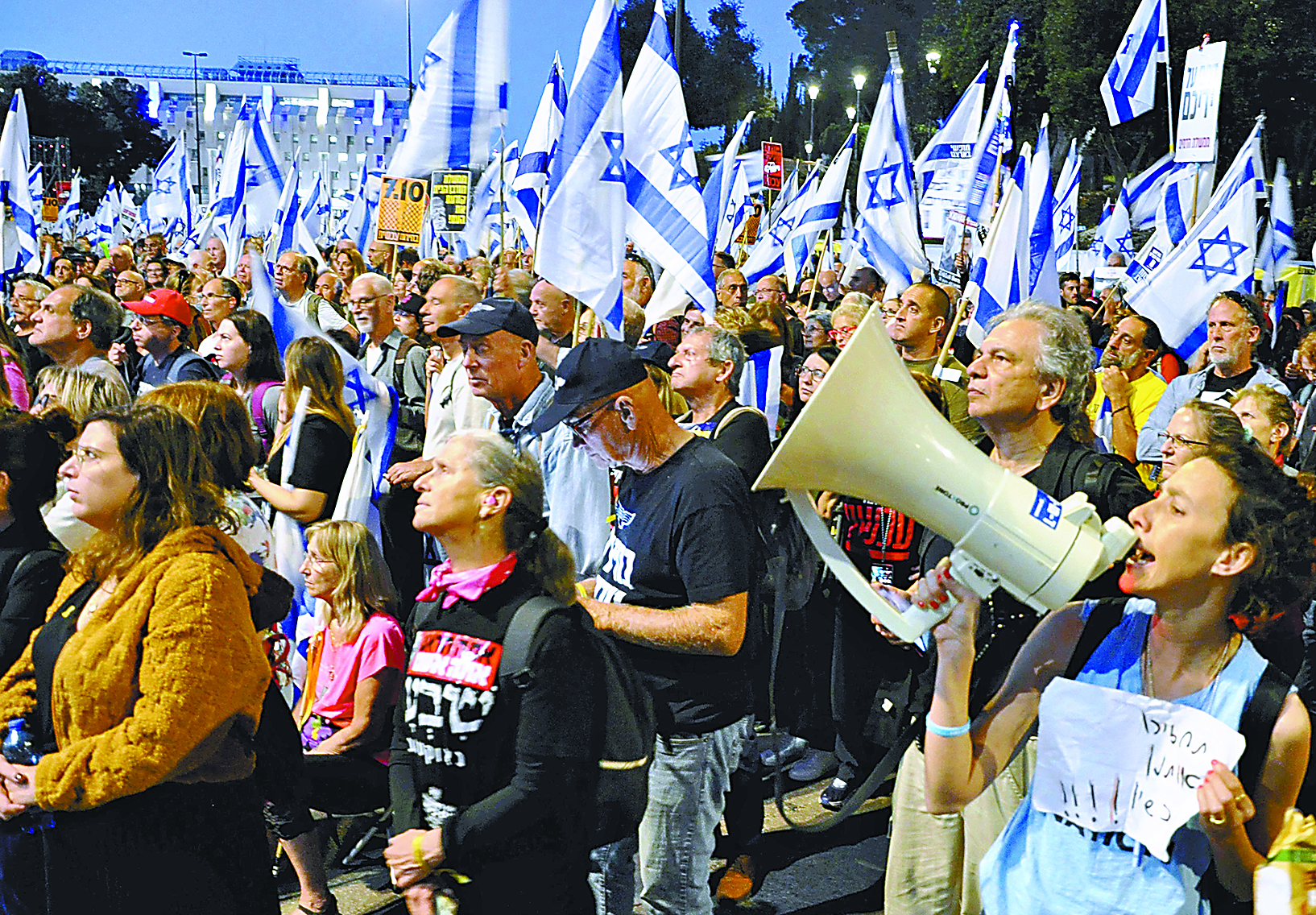 各方气力全体阻挠内塔尼亚胡！以色列“10万人集会”央浼总理下台