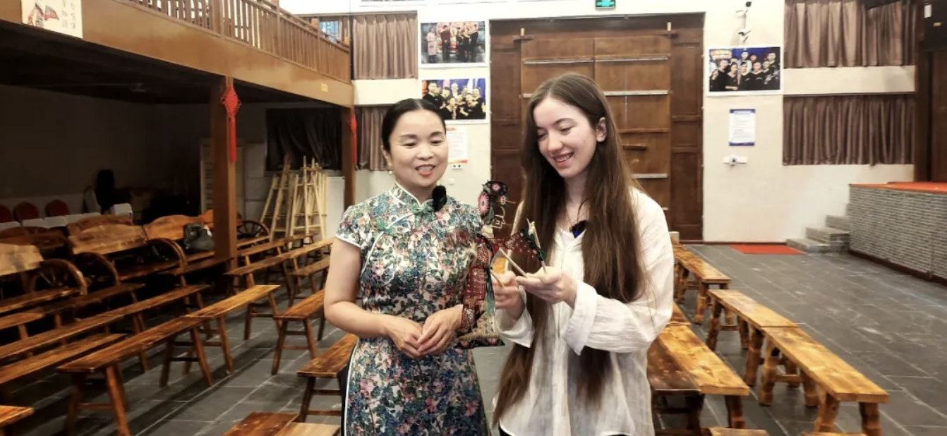  环球网“老外不见外”栏目探访华州皮影的传承与创新