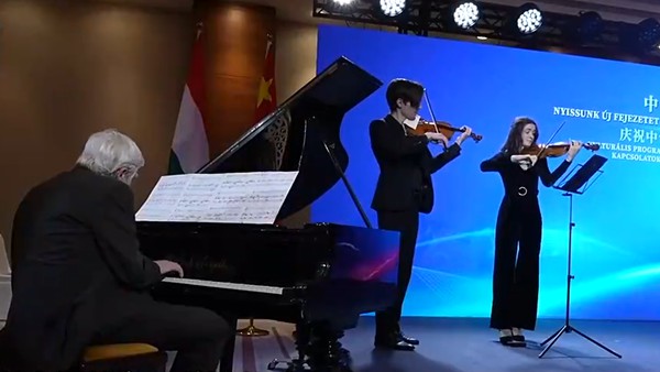 中国歌曲邂逅匈牙利音乐家 演绎别样的浪漫