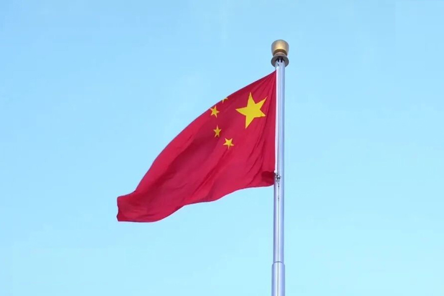 祝福祖国！五星红旗在天安门广场冉冉升起