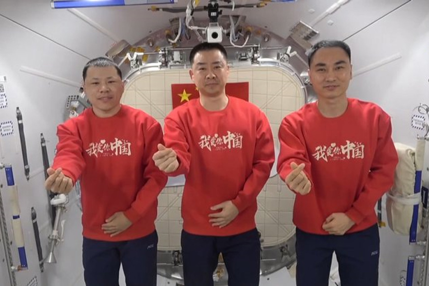我爱你中国！神二十乘组在中国空间站为祖国发来祝福