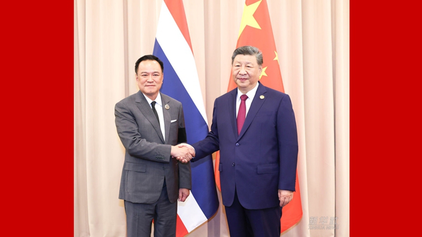 习近平会见泰国总理阿努廷
