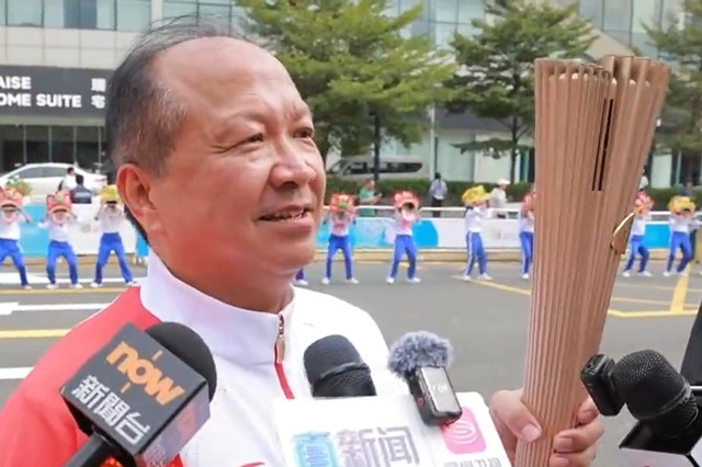 全运会台湾火炬手许富贤：传递粤港澳火炬 也想架起两岸桥梁