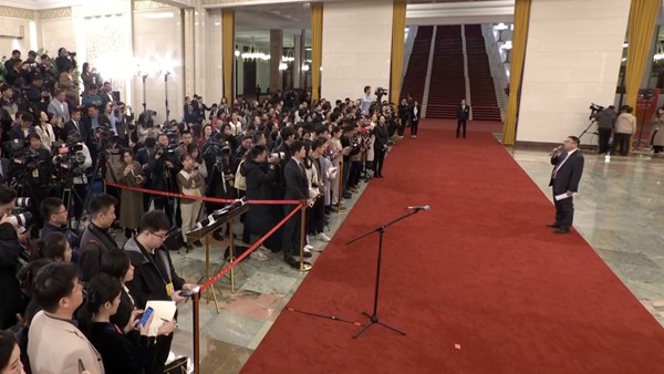 首场“部长通道”开启！部长们回应了哪些问题？