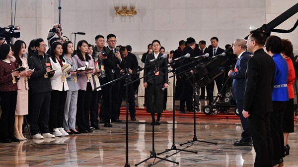 全国政协十四届三次会议第二场“委员通道”扫描