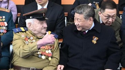在红场阅兵现场，他是谁？