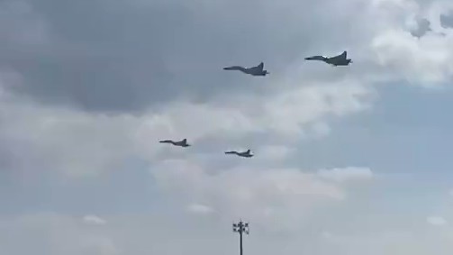 哈战机升空护航习主席专机