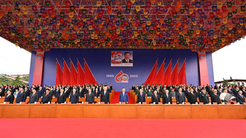 习近平出席西藏自治区成立60周年庆祝大会