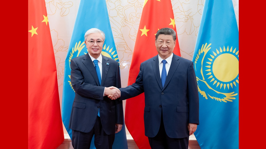 习近平会见哈萨克斯坦总统托卡耶夫