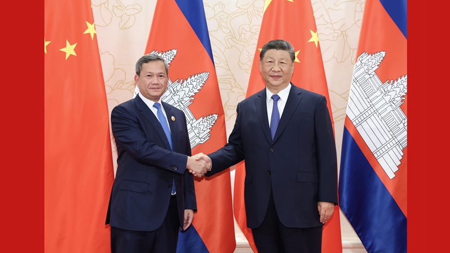 习近平会见柬埔寨首相洪玛奈
