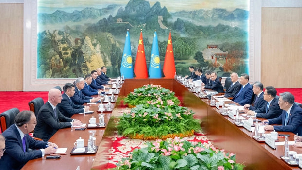 习近平会见哈萨克斯坦总统托卡耶夫