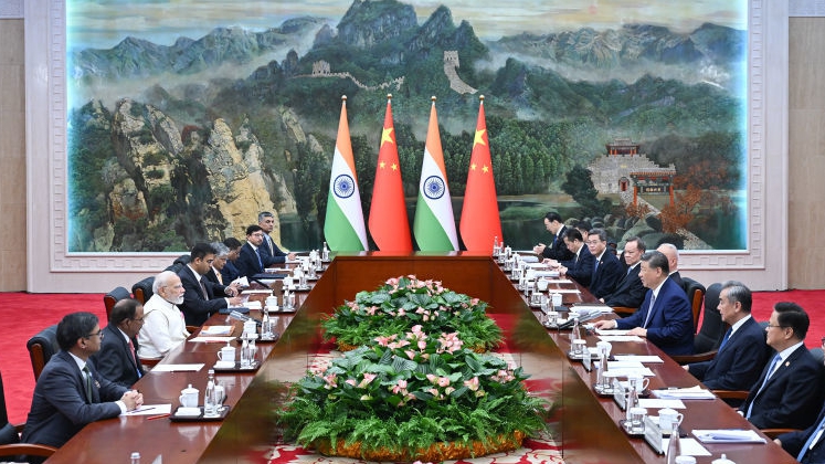 习近平会见印度总理莫迪