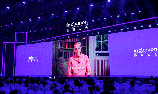 赫拉利：任何重塑人类社会的系统，都不应“先上线再治理”