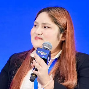 <b>达鲁妮·迪拉邦蓬</b>