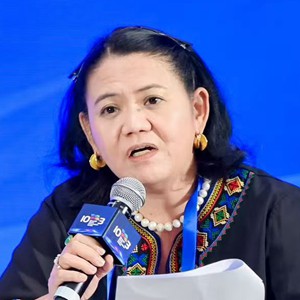 <b>安娜·乌伊</b>
