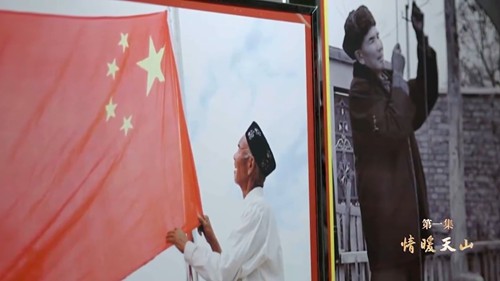 新疆父子接力守护五星红旗