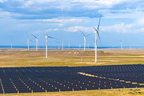 绿电“追风逐日” 点亮万家灯火