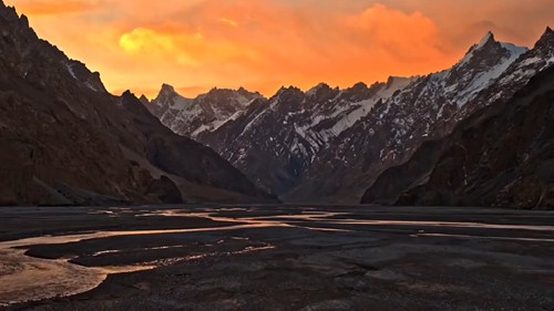 新疆，一首唱不完的歌