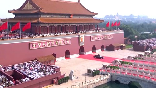 习近平乘车检阅地面方队 受阅方队发出豪迈誓言