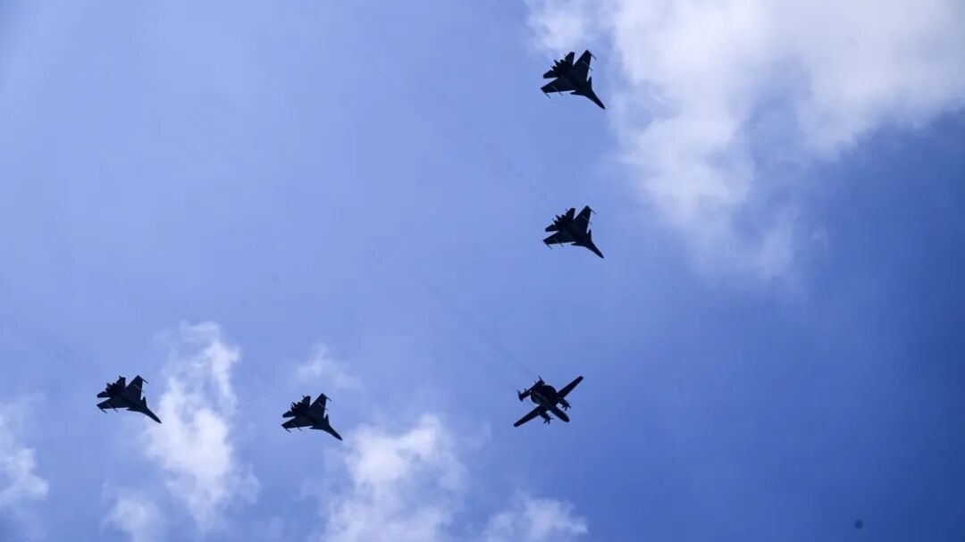长空利剑，呼啸而来！直击空中梯队光荣受阅瞬间