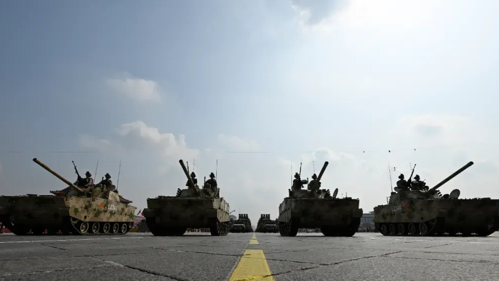 新一代空降战车家族首次亮相 专家：运-20空投，空降部队落地即成装甲部队