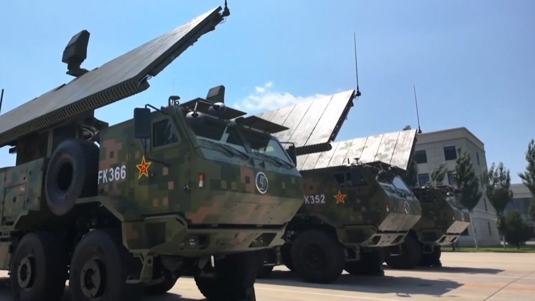 “利刃”出鞘！近距离了解反无人机方队“铁三角”装备