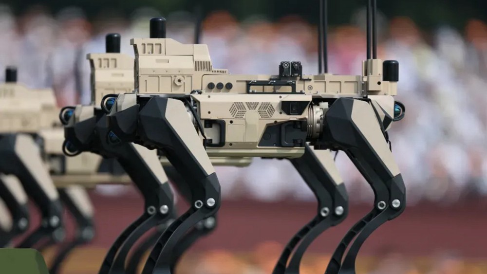 九三阅兵 “机器狼群” ，首次亮相一个字：帅！