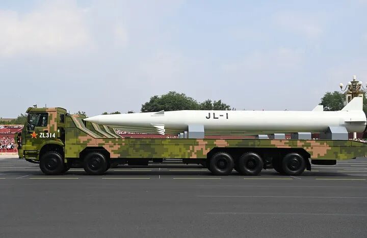 惊雷-1，巨浪-3首次亮相 军事专家： 我国成为为数不多拥有“三位一体”战略核力量的国家