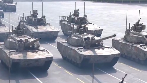 新一代装甲装备100坦克等亮相