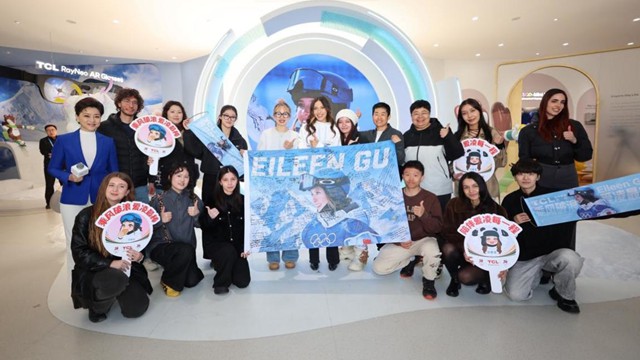 谷爱凌冬奥会后首次亮相：打卡TCL冬奥主题展馆