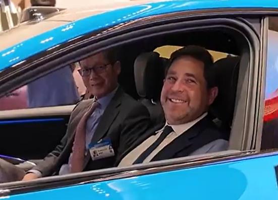 北京日报 | 外方代表纷纷试驾小米汽车！阿联酋驻华大使：应该出口到欧洲 