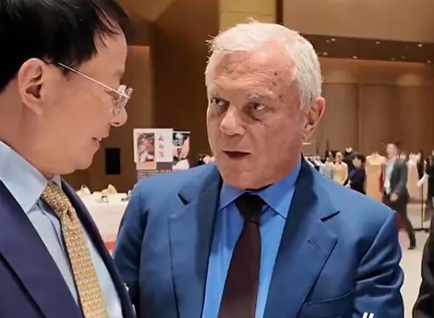 北京新闻广播 | 谁能拒绝盲盒？外国企业家遇上中国潮玩 